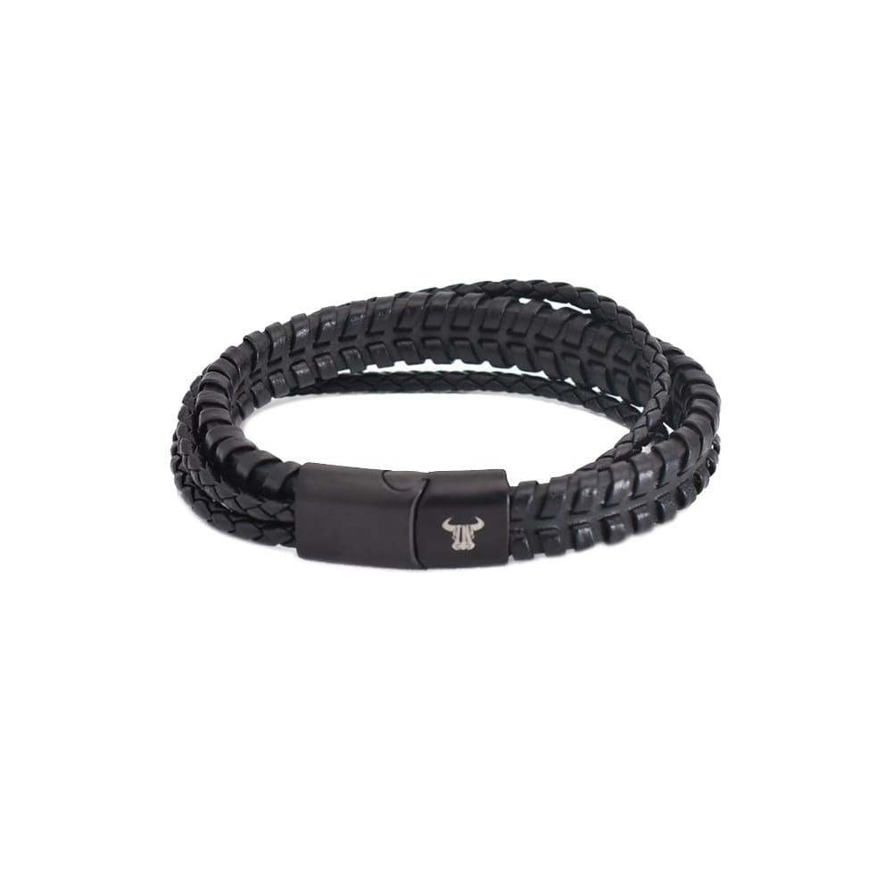 Wie man Lederarmbänder für einen lässig-schicken Look trägt
